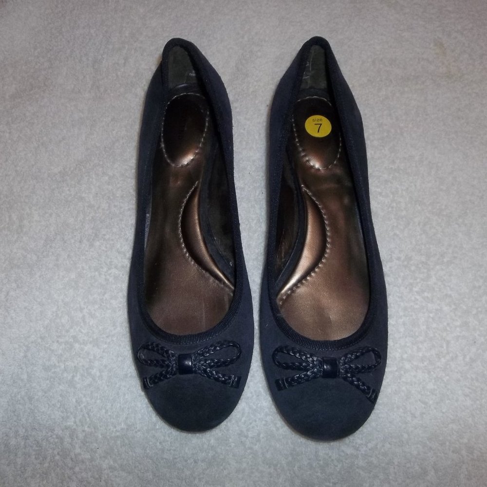 Lands' End blue suede shoes with Kitten heels